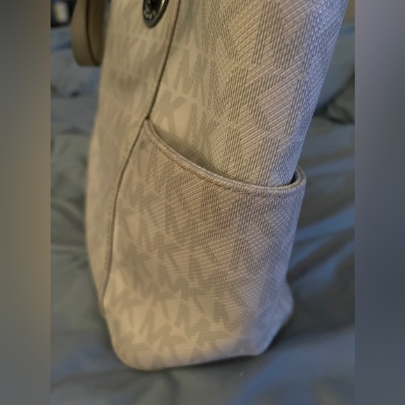 Michael Kors Large Jet Set Tote - Picture 6 of 7